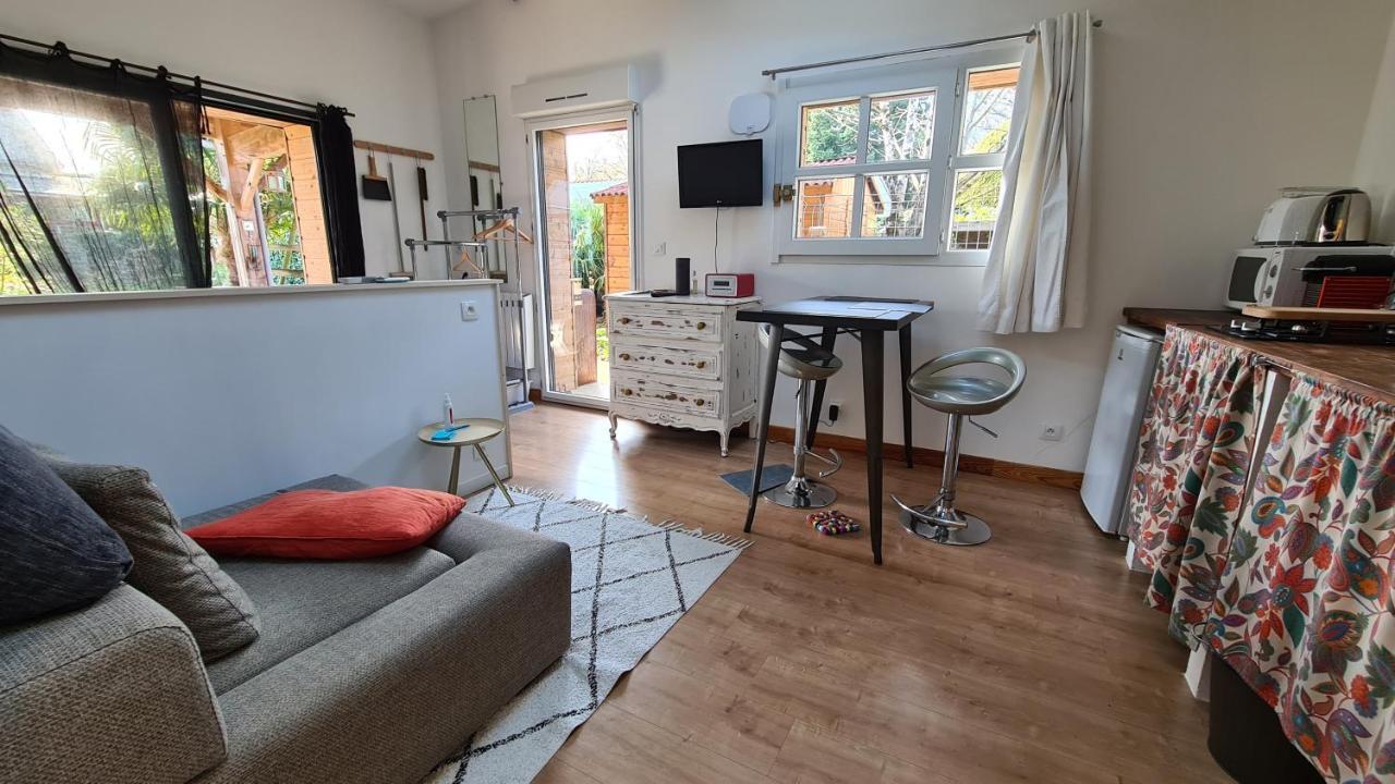 Charmant Logement Avec Parking Apartment Orvault Exterior photo